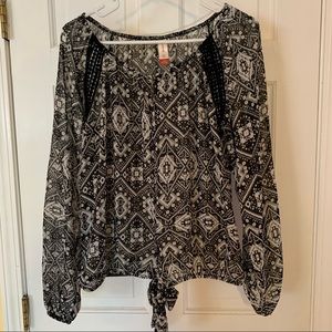 Black & white print long sleeve sheer by No Boundaries.